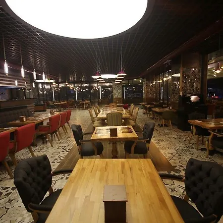 Hotel The Corner 3*