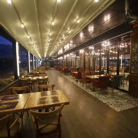 The Corner Hotel 3*