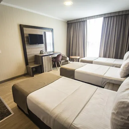 Hotel The Corner 3*