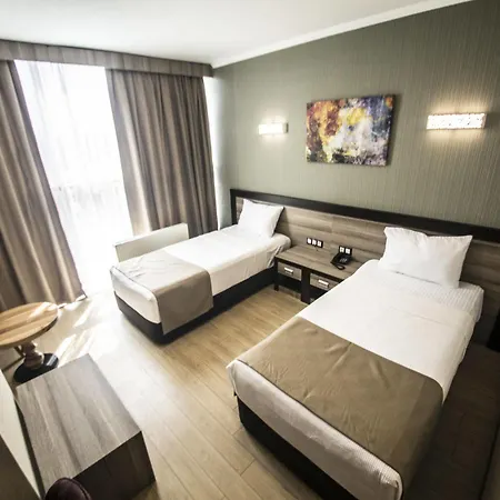 The Corner Hotel 4*